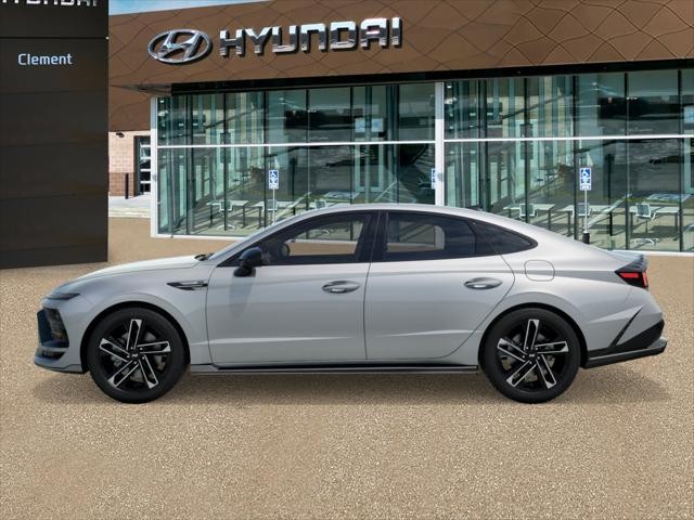Hyundai Sonata Vehicle Full-screen Gallery Image 3