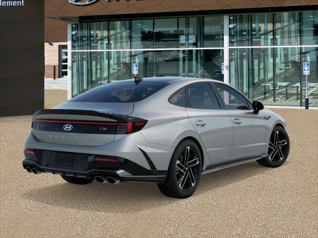 Hyundai Sonata Vehicle Full-screen Gallery Image 4