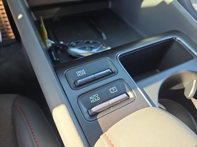 Hyundai Sonata Vehicle Full-screen Gallery Image 22