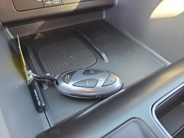 Hyundai Sonata Vehicle Full-screen Gallery Image 23