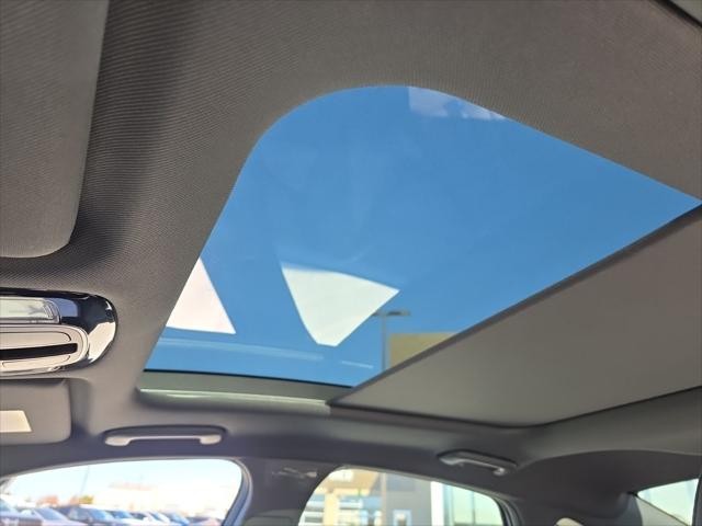 Hyundai Sonata Vehicle Full-screen Gallery Image 24