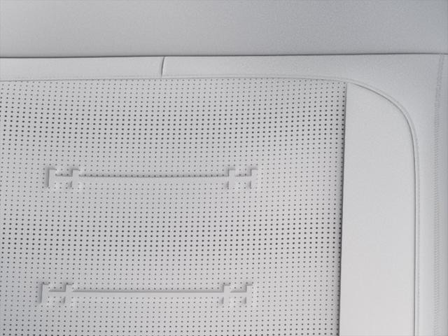 Hyundai Santa Fe Hybrid Vehicle Full-screen Gallery Image 17