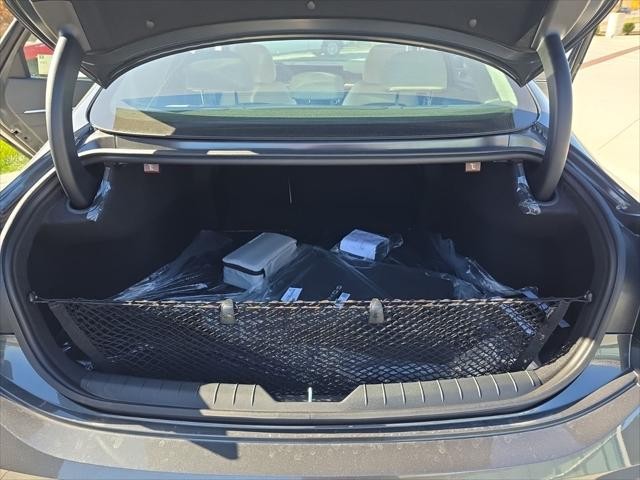 Hyundai Sonata Hybrid Vehicle Full-screen Gallery Image 9