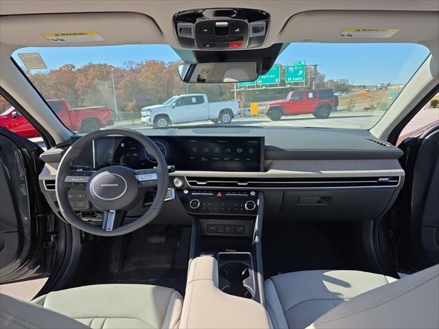 Hyundai Sonata Hybrid Vehicle Full-screen Gallery Image 11