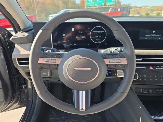 Hyundai Sonata Hybrid Vehicle Full-screen Gallery Image 12