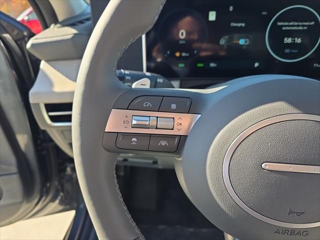 Hyundai Sonata Hybrid Vehicle Full-screen Gallery Image 13