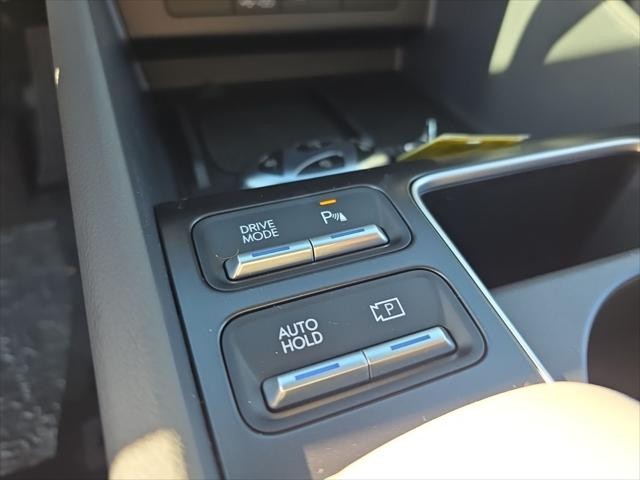 Hyundai Sonata Hybrid Vehicle Full-screen Gallery Image 22