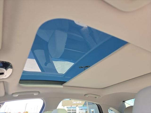 Hyundai Sonata Hybrid Vehicle Full-screen Gallery Image 24