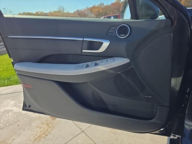 Hyundai Sonata Hybrid Vehicle Full-screen Gallery Image 27