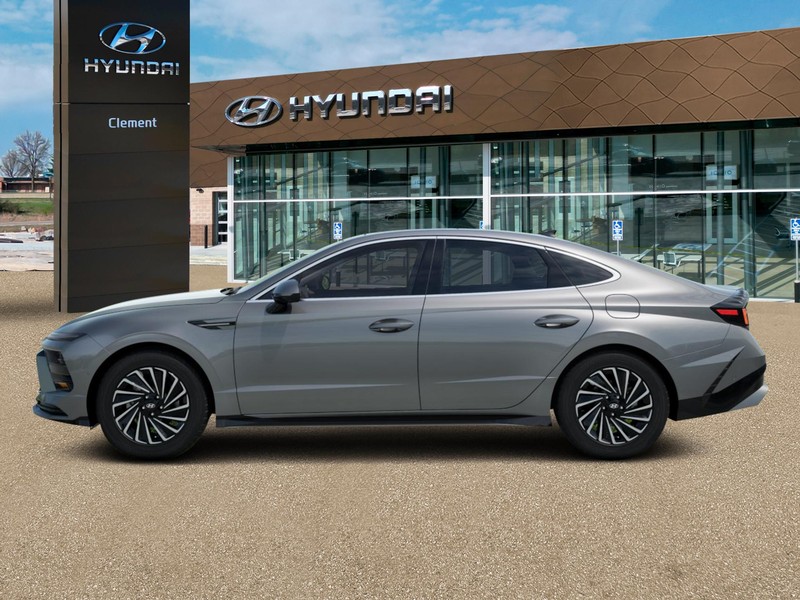 Hyundai Sonata Hybrid Vehicle Full-screen Gallery Image 2