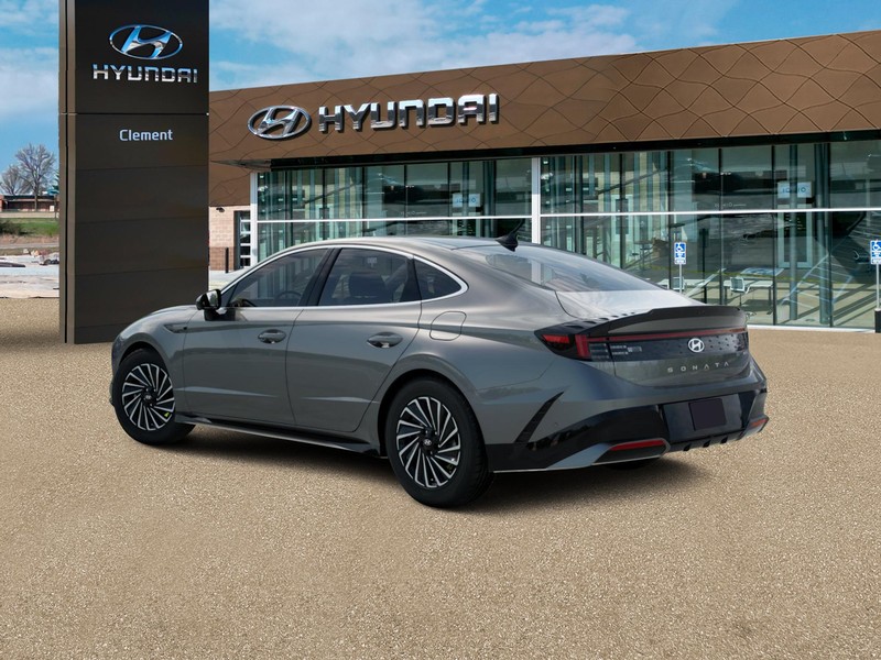 Hyundai Sonata Hybrid Vehicle Full-screen Gallery Image 3