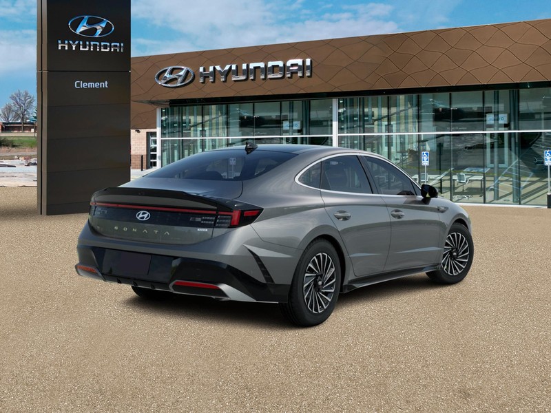 Hyundai Sonata Hybrid Vehicle Full-screen Gallery Image 4