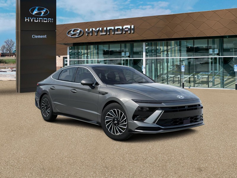 Hyundai Sonata Hybrid Vehicle Full-screen Gallery Image 6