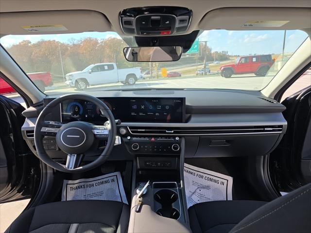 Hyundai Sonata Hybrid Vehicle Full-screen Gallery Image 11