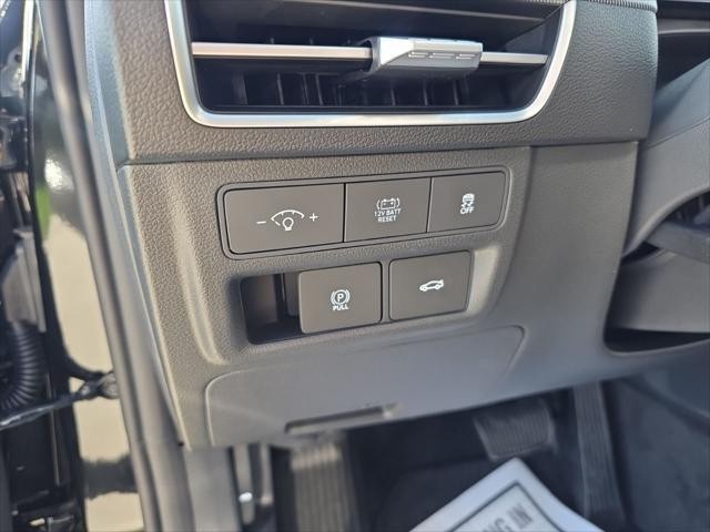 Hyundai Sonata Hybrid Vehicle Full-screen Gallery Image 12