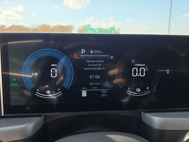 Hyundai Sonata Hybrid Vehicle Full-screen Gallery Image 17