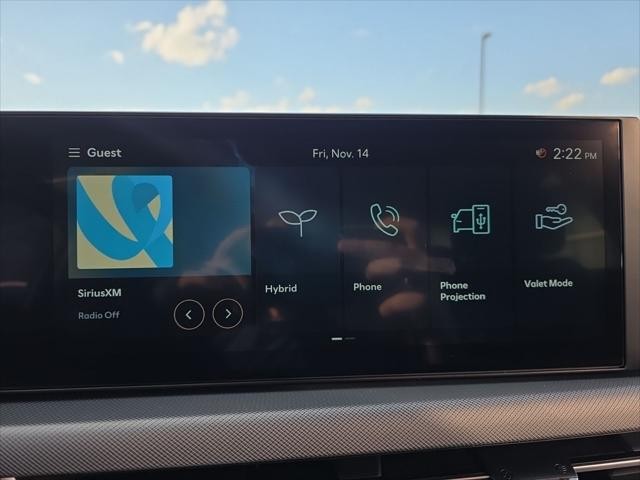 Hyundai Sonata Hybrid Vehicle Full-screen Gallery Image 18