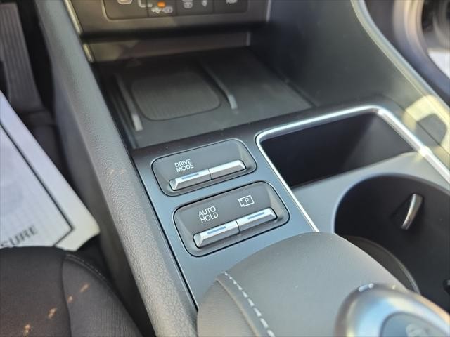 Hyundai Sonata Hybrid Vehicle Full-screen Gallery Image 22