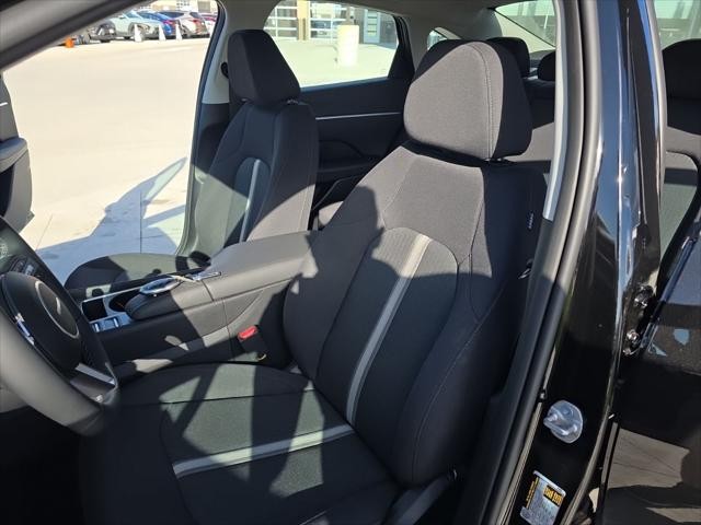 Hyundai Sonata Hybrid Vehicle Full-screen Gallery Image 28