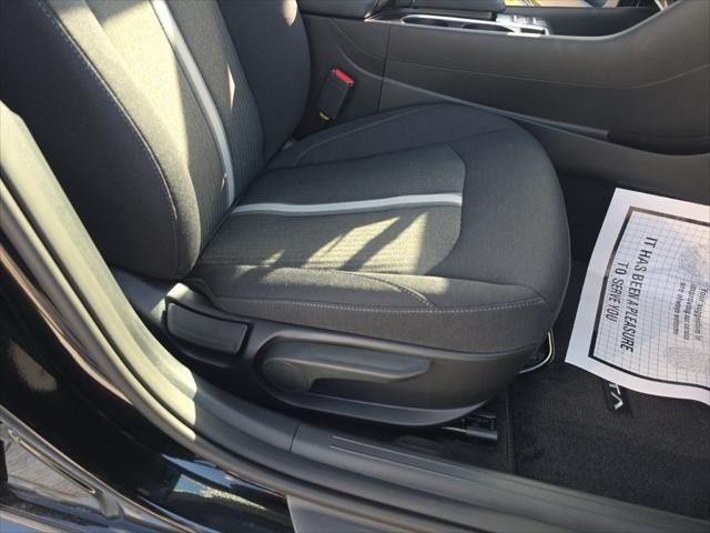 Hyundai Sonata Hybrid Vehicle Full-screen Gallery Image 32