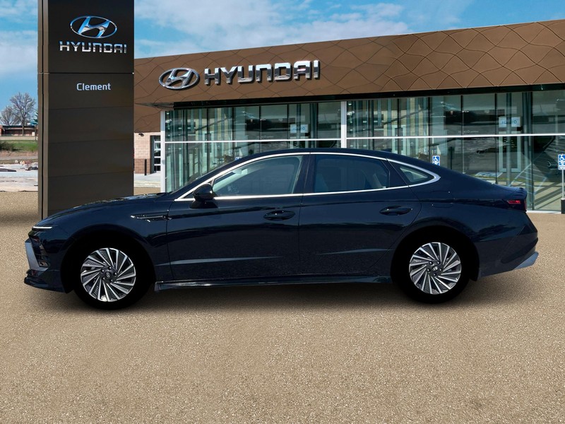 Hyundai Sonata Hybrid Vehicle Full-screen Gallery Image 3