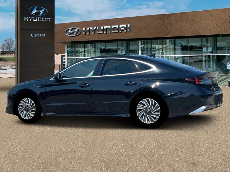 Hyundai Sonata Hybrid Vehicle Full-screen Gallery Image 4