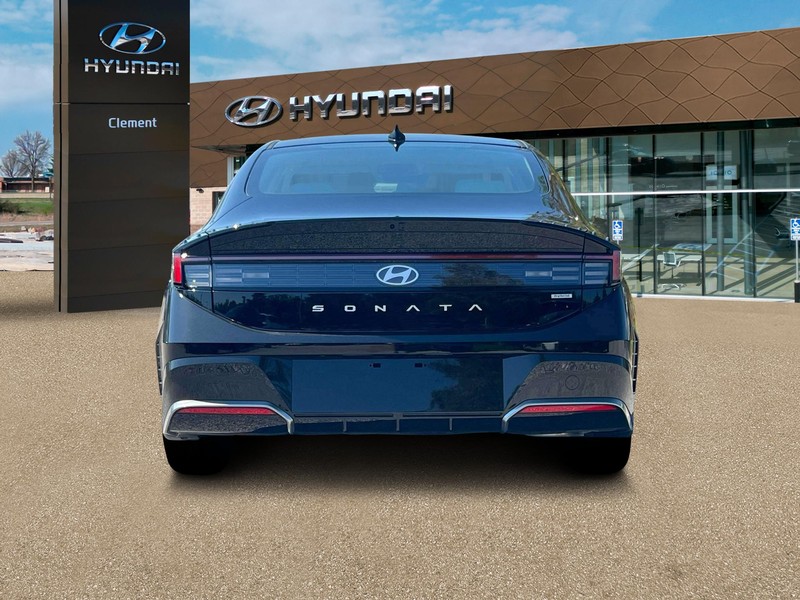 Hyundai Sonata Hybrid Vehicle Full-screen Gallery Image 6