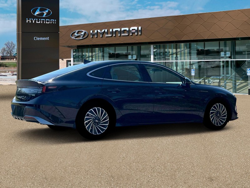 Hyundai Sonata Hybrid Vehicle Full-screen Gallery Image 8