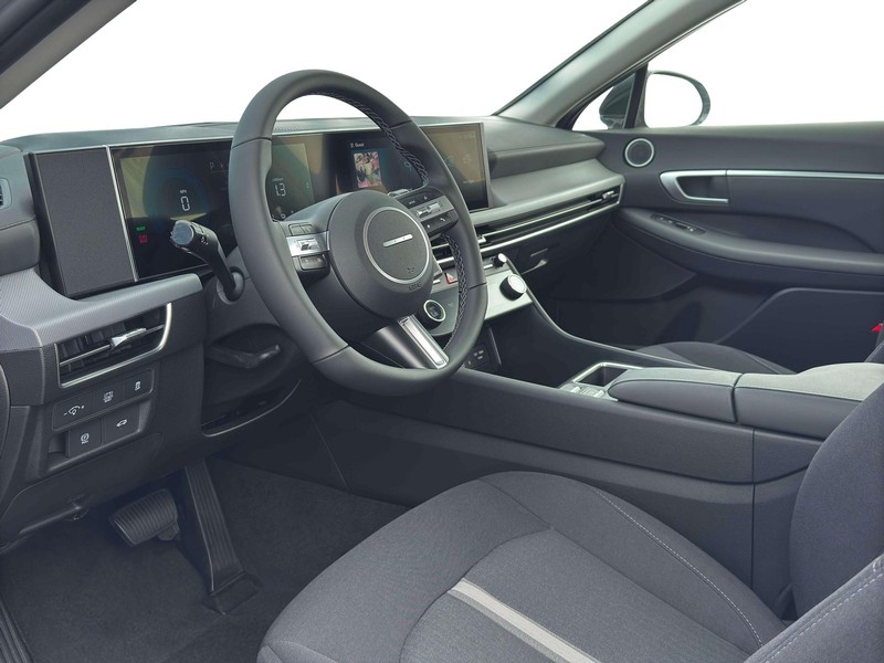 Hyundai Sonata Hybrid Vehicle Full-screen Gallery Image 14