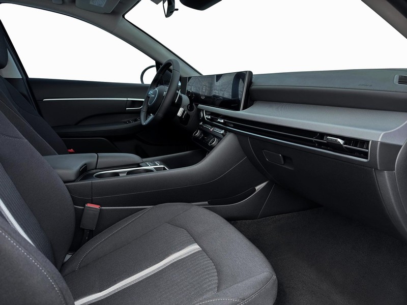 Hyundai Sonata Hybrid Vehicle Full-screen Gallery Image 15