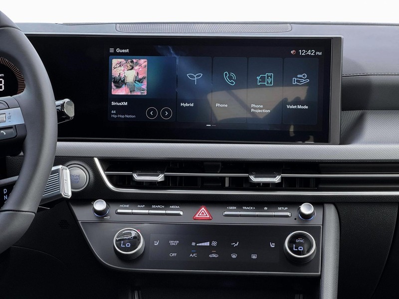 Hyundai Sonata Hybrid Vehicle Full-screen Gallery Image 19