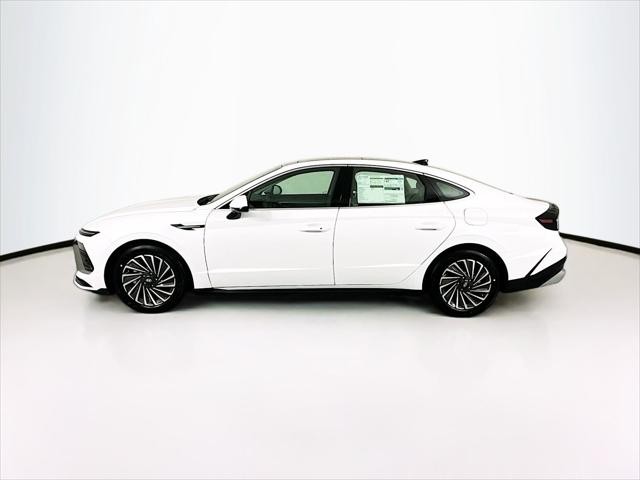 Hyundai Sonata Hybrid Vehicle Full-screen Gallery Image 4