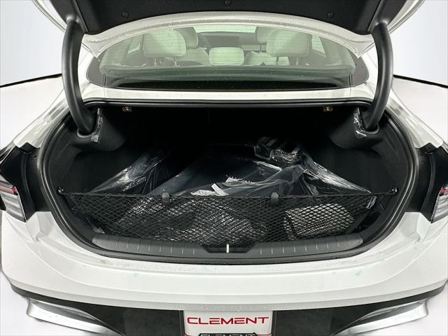 Hyundai Sonata Hybrid Vehicle Full-screen Gallery Image 9