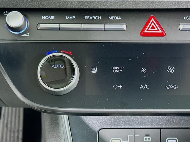 Hyundai Sonata Hybrid Vehicle Full-screen Gallery Image 20