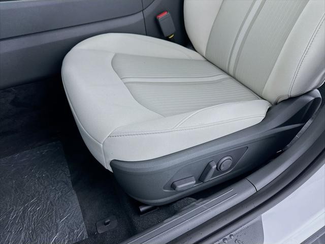 Hyundai Sonata Hybrid Vehicle Full-screen Gallery Image 25