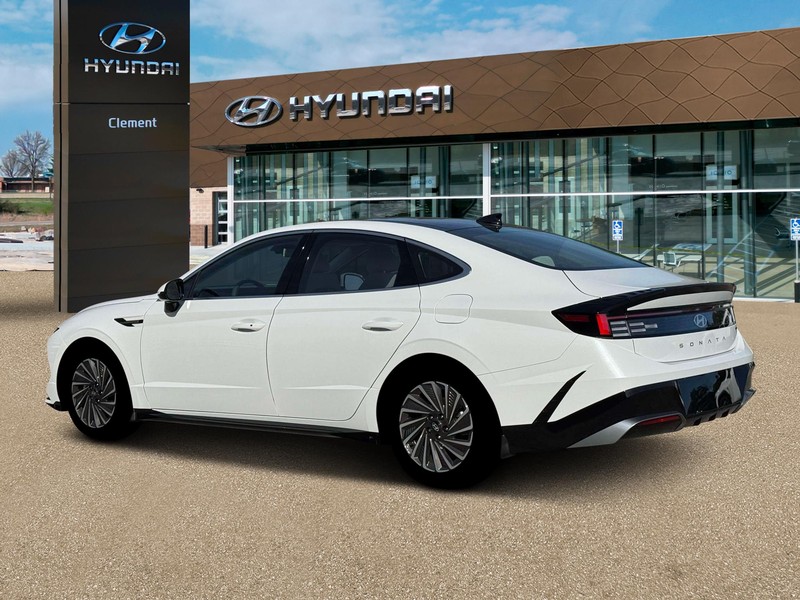 Hyundai Sonata Hybrid Vehicle Full-screen Gallery Image 4