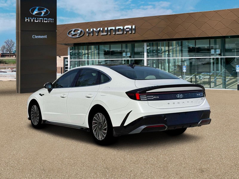 Hyundai Sonata Hybrid Vehicle Full-screen Gallery Image 5