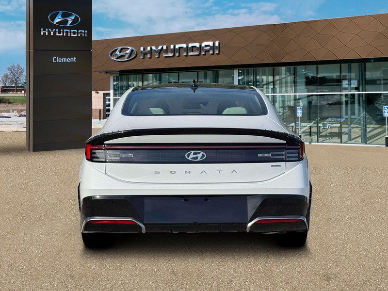 Hyundai Sonata Hybrid Vehicle Full-screen Gallery Image 6