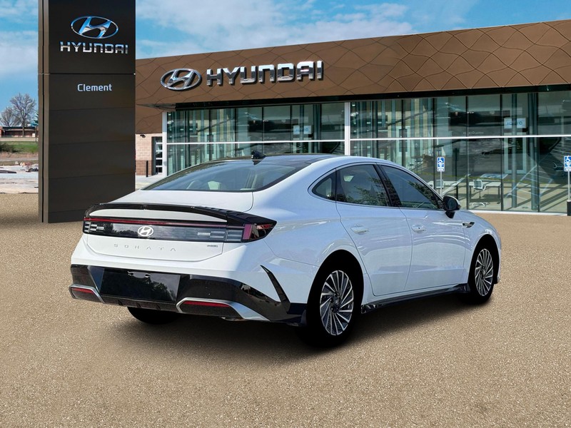 Hyundai Sonata Hybrid Vehicle Full-screen Gallery Image 7