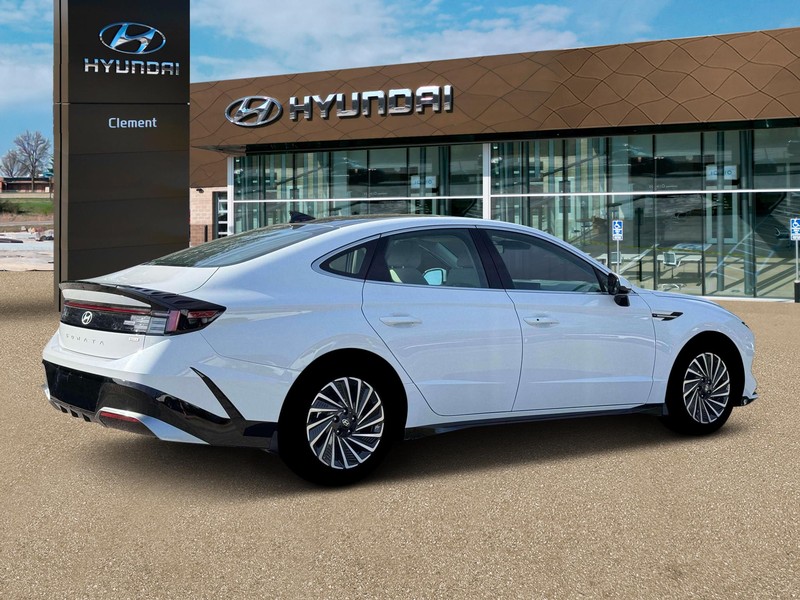 Hyundai Sonata Hybrid Vehicle Full-screen Gallery Image 8