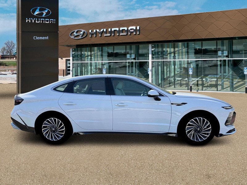 Hyundai Sonata Hybrid Vehicle Full-screen Gallery Image 9