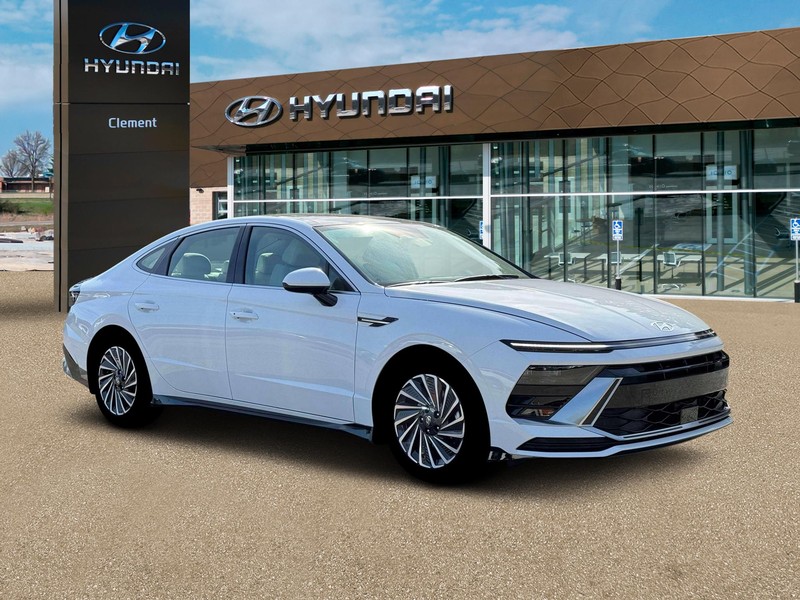 Hyundai Sonata Hybrid Vehicle Full-screen Gallery Image 10