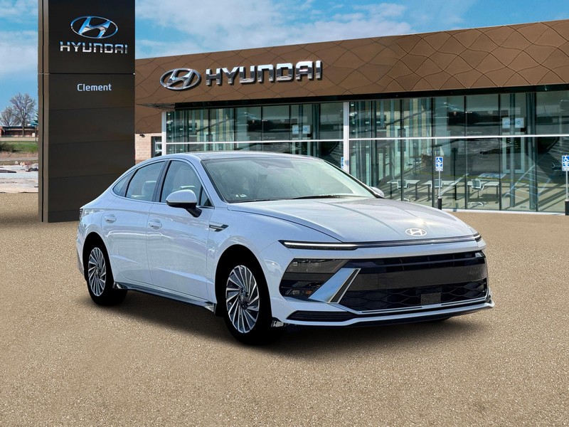 Hyundai Sonata Hybrid Vehicle Full-screen Gallery Image 11
