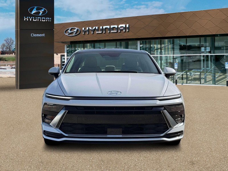 Hyundai Sonata Hybrid Vehicle Full-screen Gallery Image 12