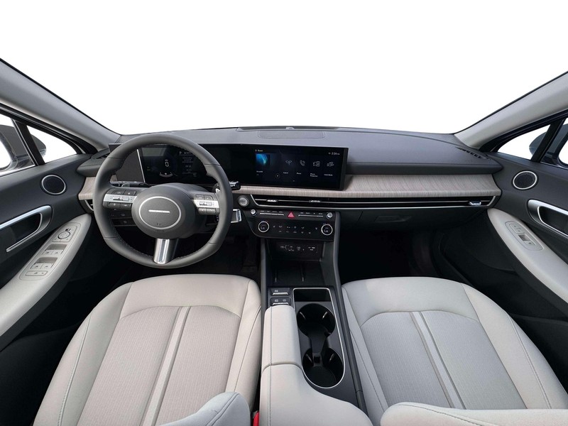 Hyundai Sonata Hybrid Vehicle Full-screen Gallery Image 13