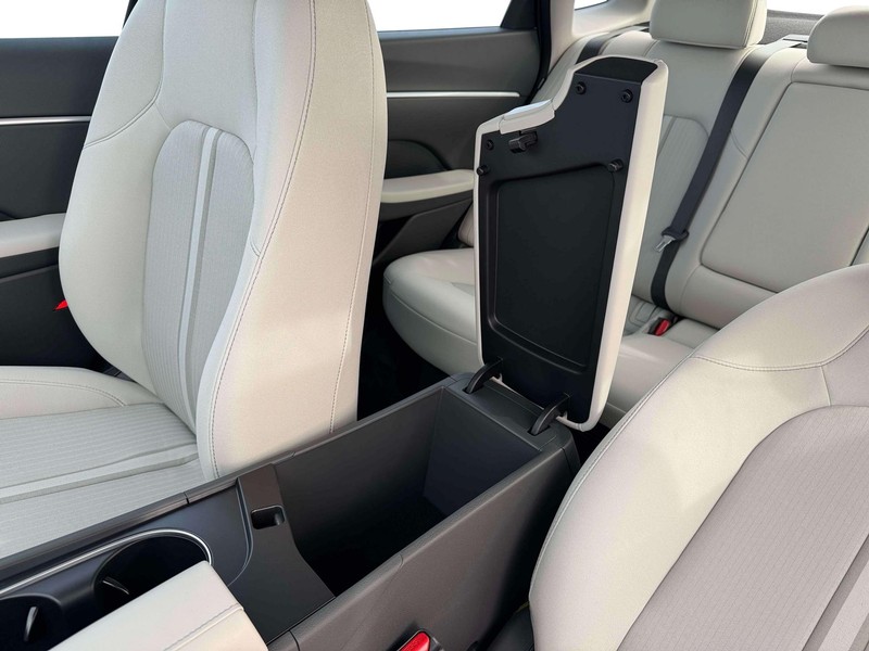 Hyundai Sonata Hybrid Vehicle Full-screen Gallery Image 18