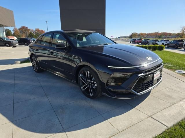 Hyundai Sonata Vehicle Full-screen Gallery Image 3