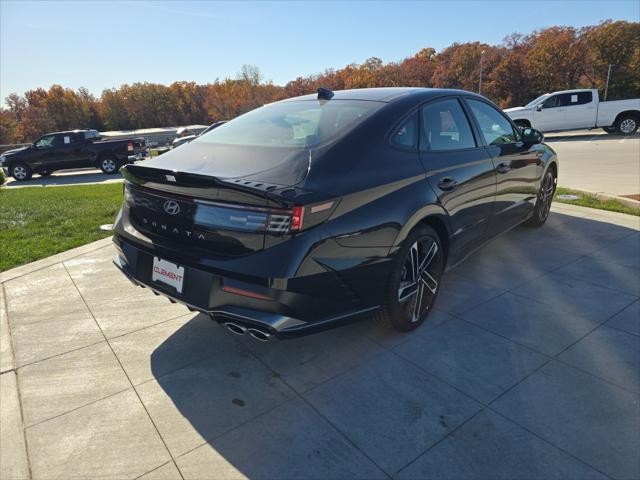 Hyundai Sonata Vehicle Full-screen Gallery Image 6