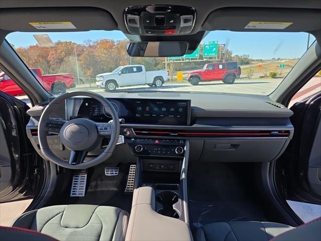 Hyundai Sonata Vehicle Full-screen Gallery Image 11