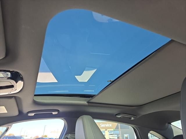 Hyundai Sonata Vehicle Full-screen Gallery Image 24